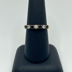 Elegant Black and Gold Women's Ring